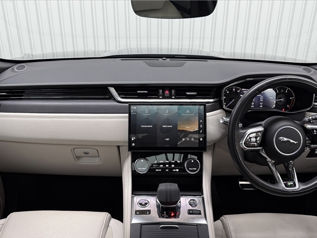 Used Jaguar F-Pace 2022 for sale - 76372368: Photo 9