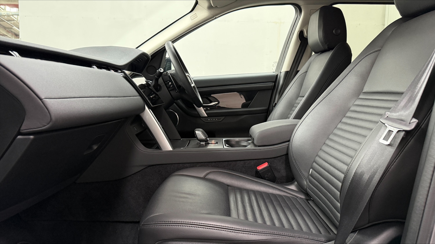 Used Land Rover Discovery Sport 2024 for sale - 78036140: Photo 3