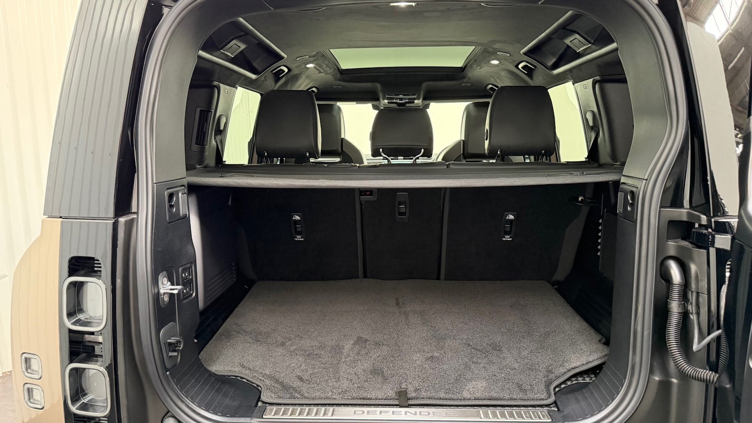 Used Land Rover Defender 2025 for sale - 76800659: Photo 10