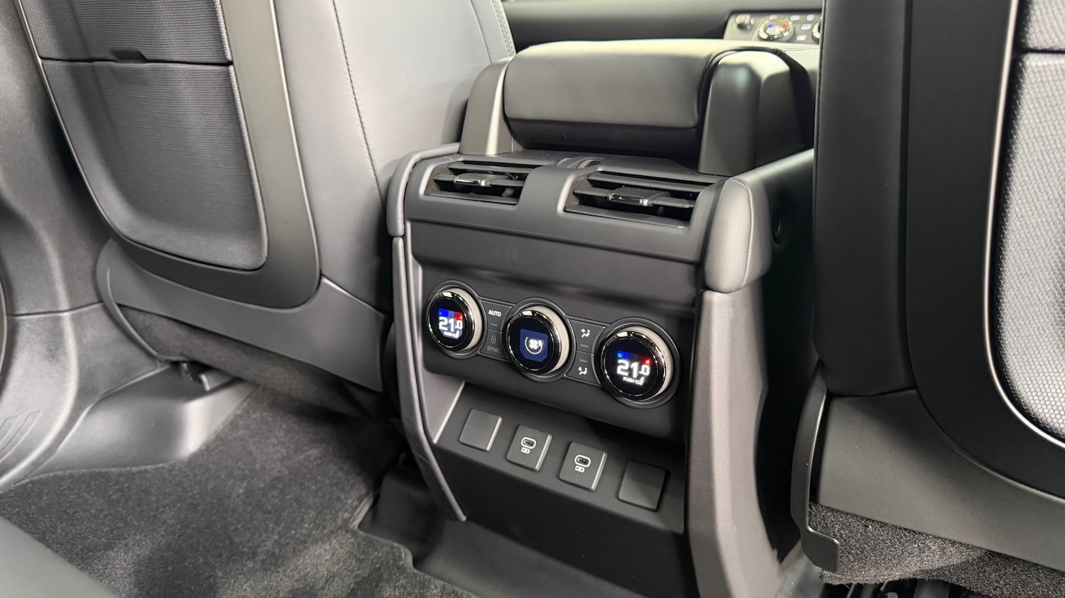 Used Land Rover Defender 2025 for sale - 76800659: Photo 18