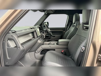 Used Land Rover Defender 2025 for sale - 76800659: Photo