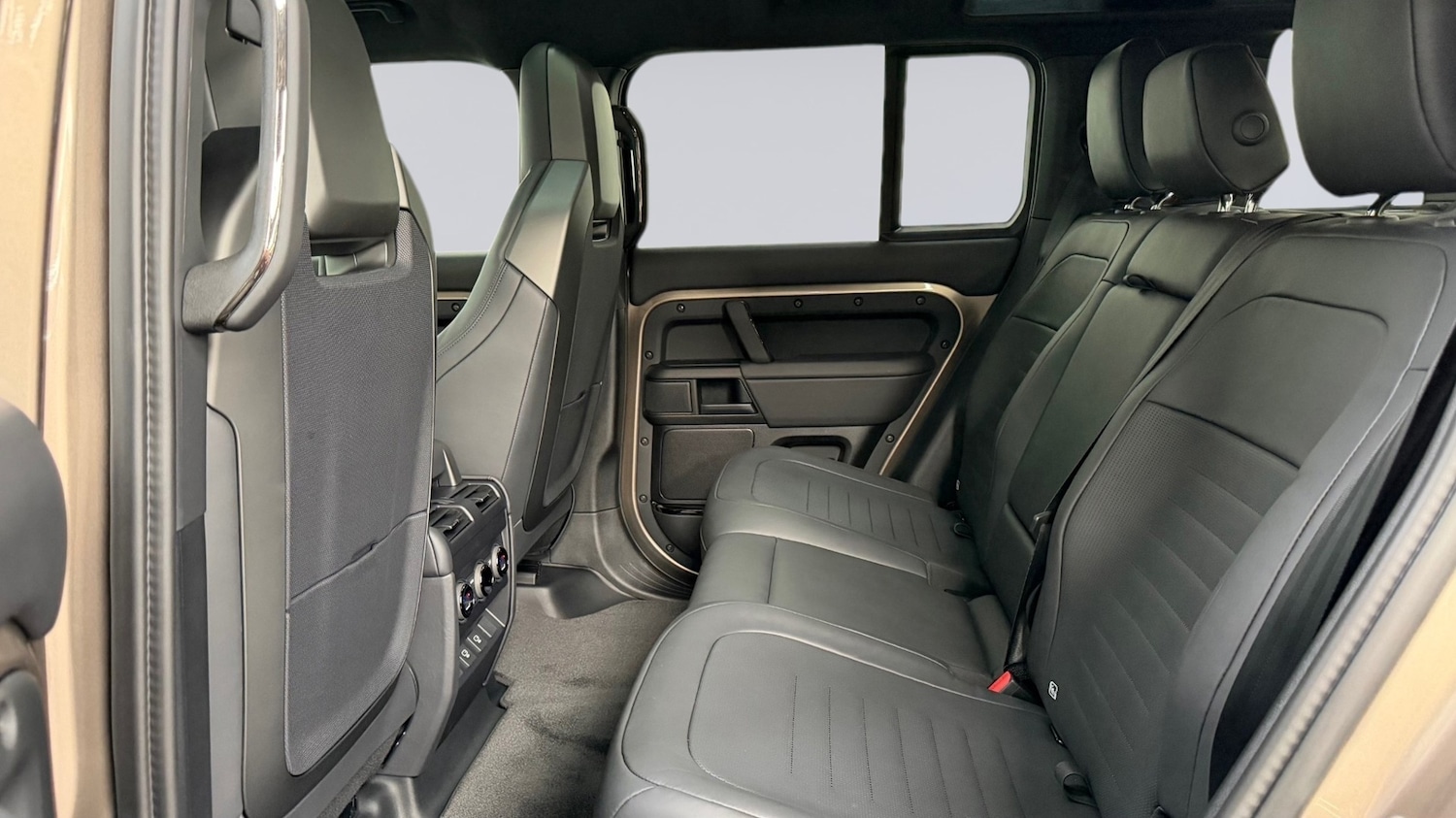 Used Land Rover Defender 2025 for sale - 76800659: Photo 4