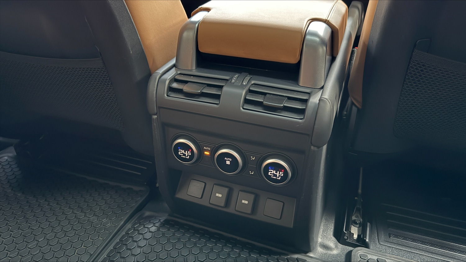 Used Land Rover Defender 2023 for sale - 78036153: Photo 18