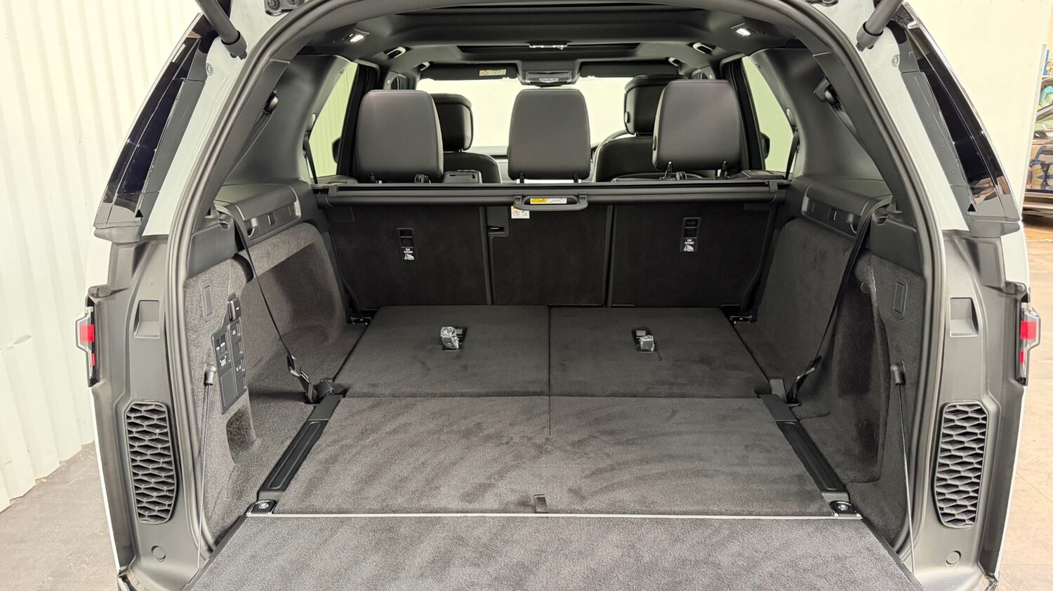 Used Land Rover Discovery 2025 for sale - 78141761: Photo 10