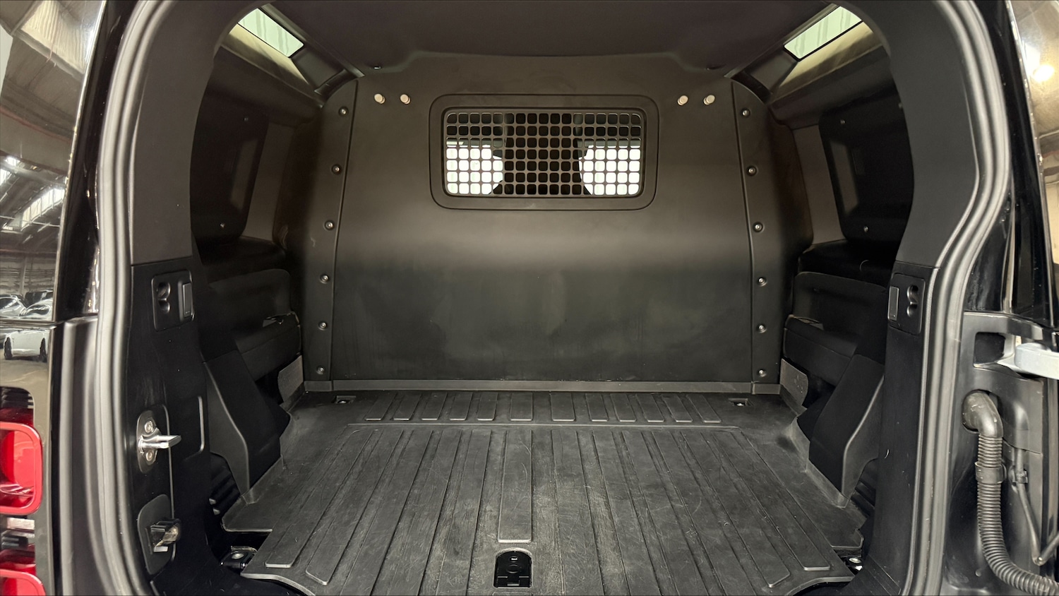 Used Land Rover Defender 90 2024 for sale - 77315874: Photo 10