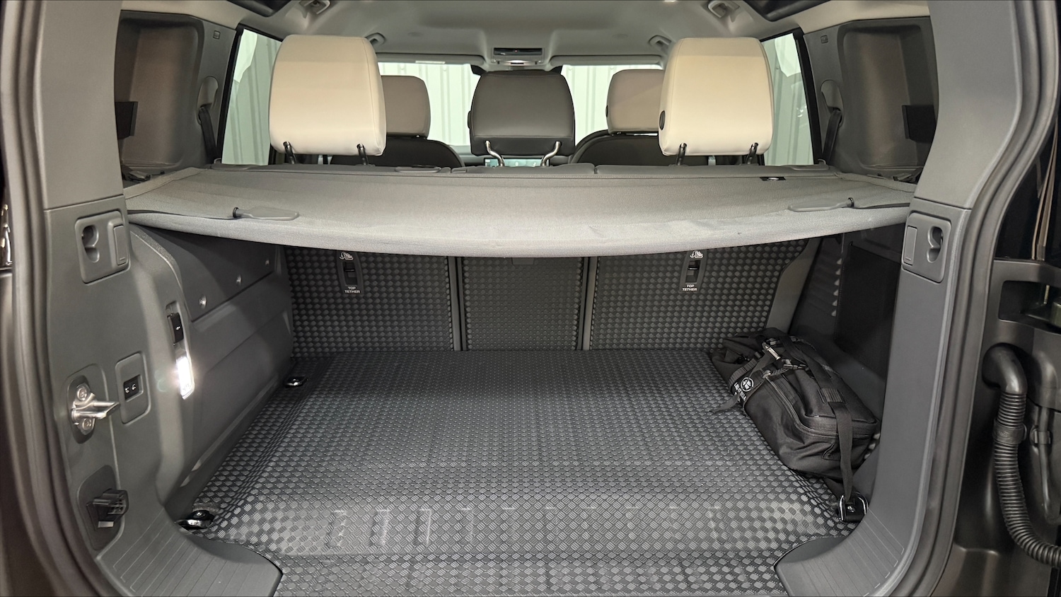 Used Land Rover Defender 2025 for sale - 78008570: Photo 10