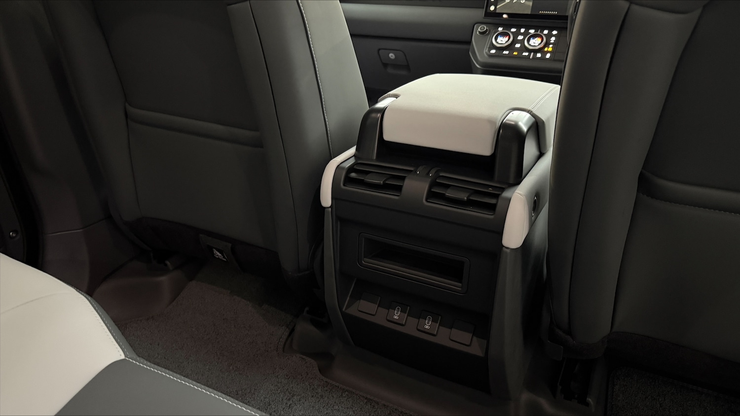 Used Land Rover Defender 2025 for sale - 78008570: Photo 18