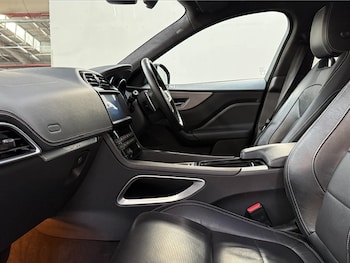 Used Jaguar F-Pace 2018 for sale - 77292991: Photo