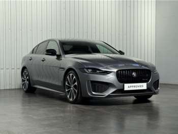 2024 (24) - 2.0 D200 R-Dynamic SE Black 4dr Auto