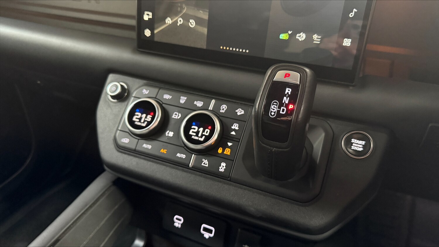 Used Land Rover Defender 2023 for sale - 77697801: Photo 13