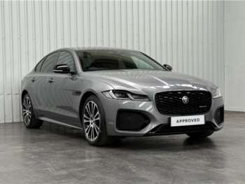 2024 (24) - 2.0 D200 R-Dynamic SE Black 4dr Auto