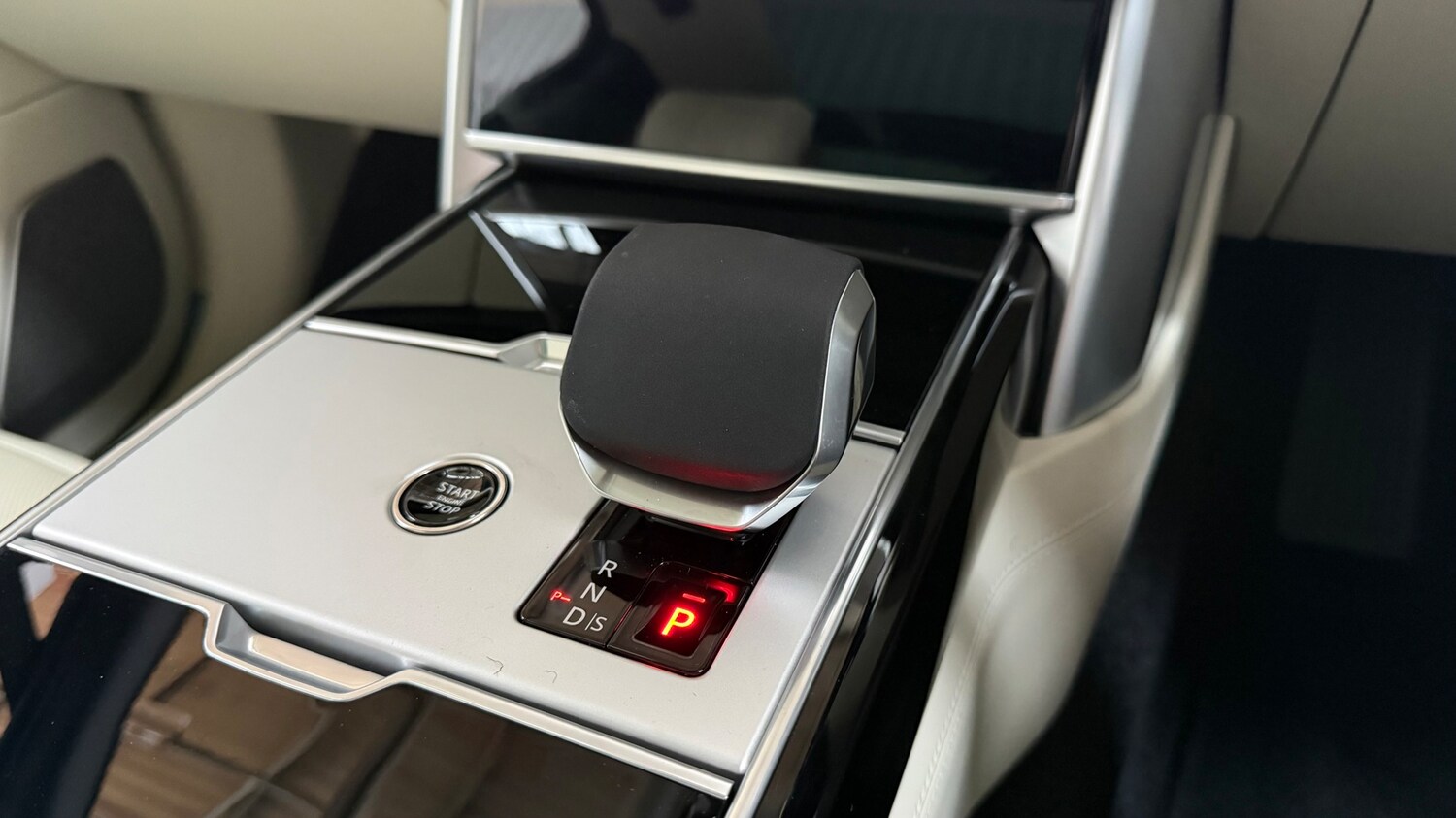 Used Land Rover Range Rover 2025 for sale - 76176059: Photo 13