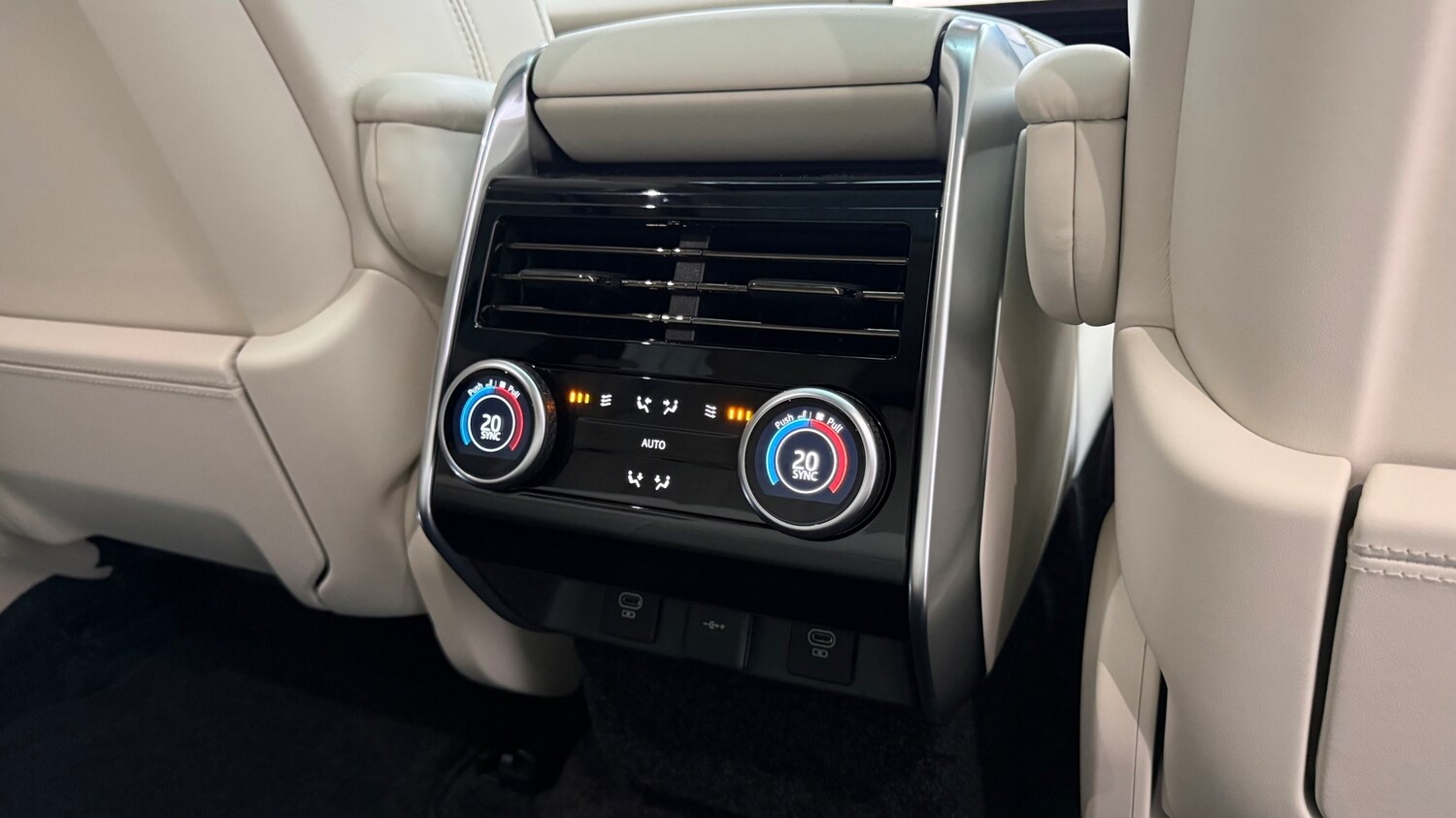 Used Land Rover Range Rover 2025 for sale - 76176059: Photo 18