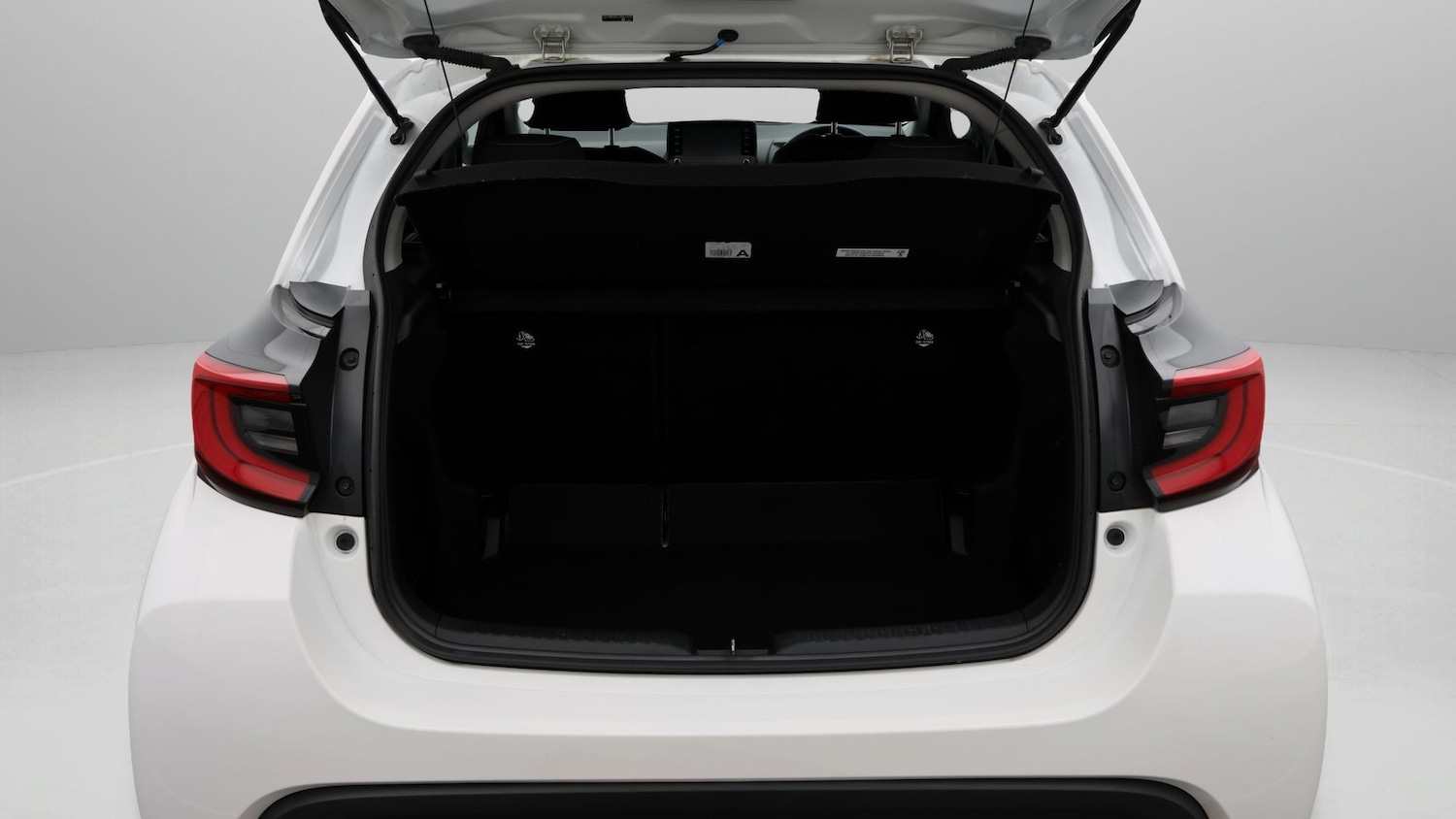 Used Toyota Yaris 2023 for sale - 77677045: Photo 17