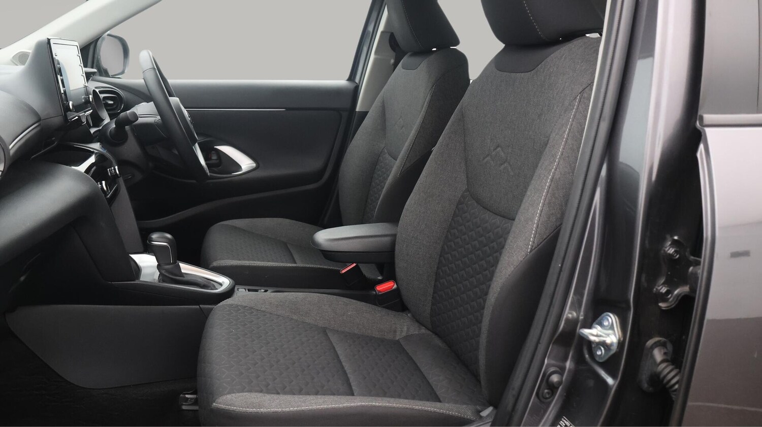 Used Toyota Yaris Cross 2024 for sale - 76389117: Photo 15