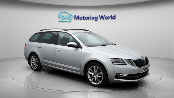 Used Skoda Octavia 2020 for sale - 76247590: Photo 2