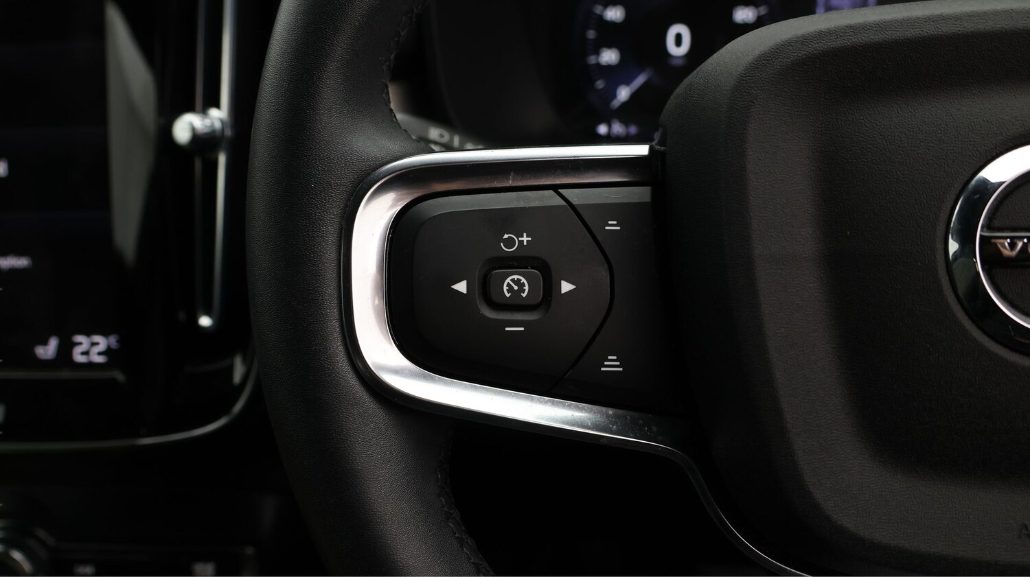 Used Volvo XC40 2022 for sale - 77248055: Photo 22