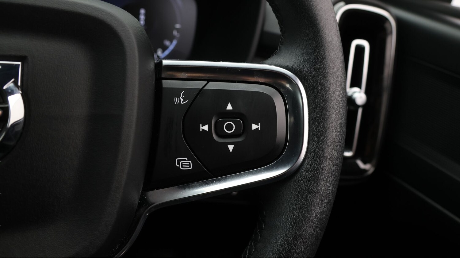 Used Volvo XC40 2022 for sale - 77248055: Photo 24