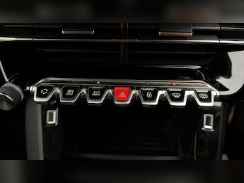 Used Peugeot E-2008 2021 for sale - 78150778: Photo