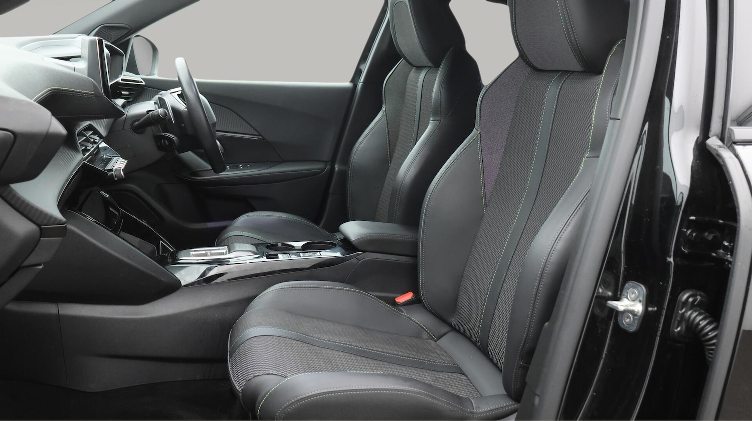 Used Peugeot 2008 2024 for sale - 76188934: Photo 15