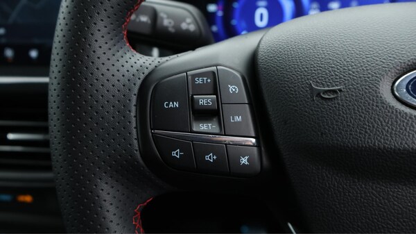 Used Ford Focus 2023 for sale - 76137802: Photo 26