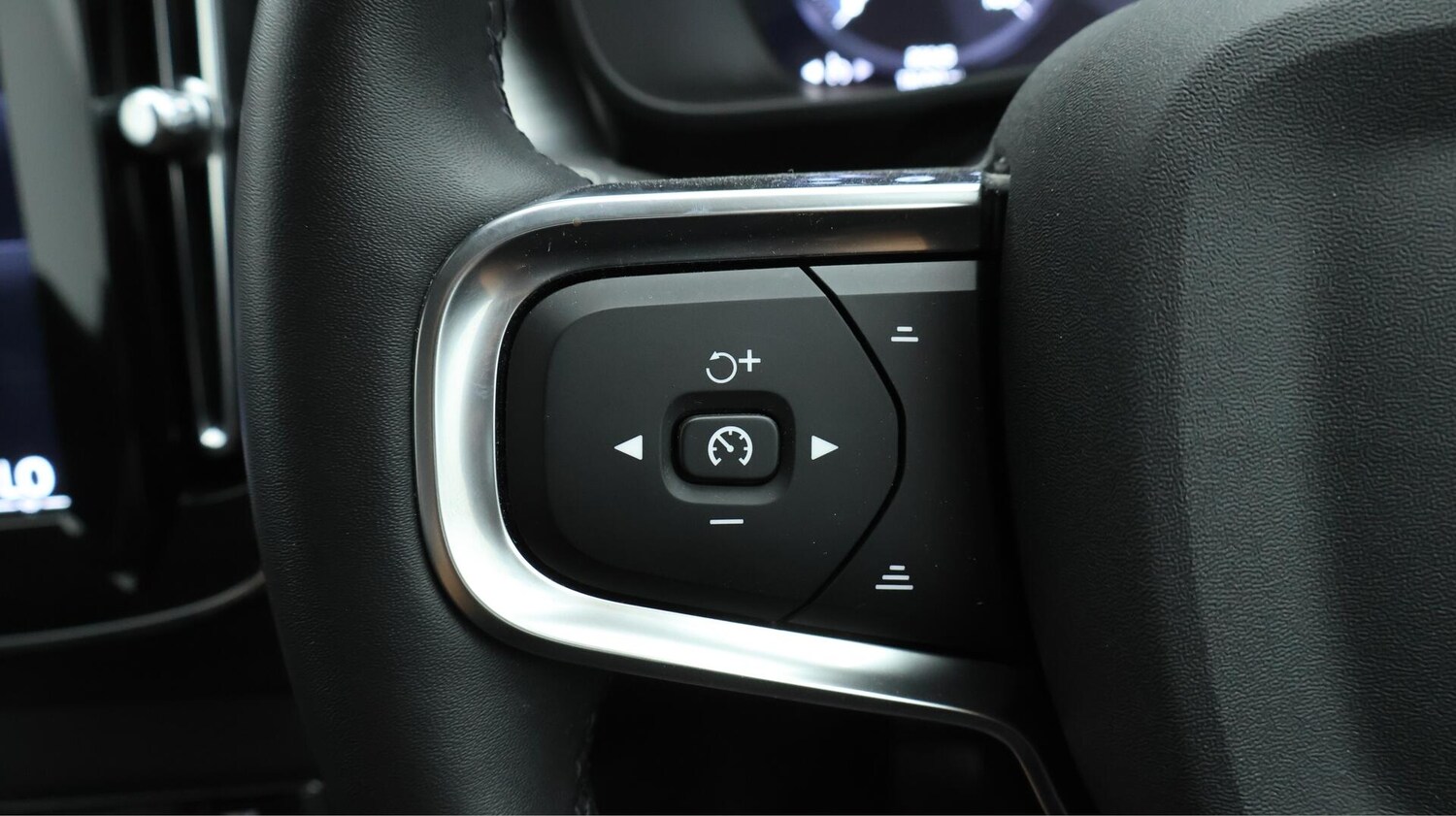 Used Volvo XC40 2021 for sale - 76031808: Photo 25