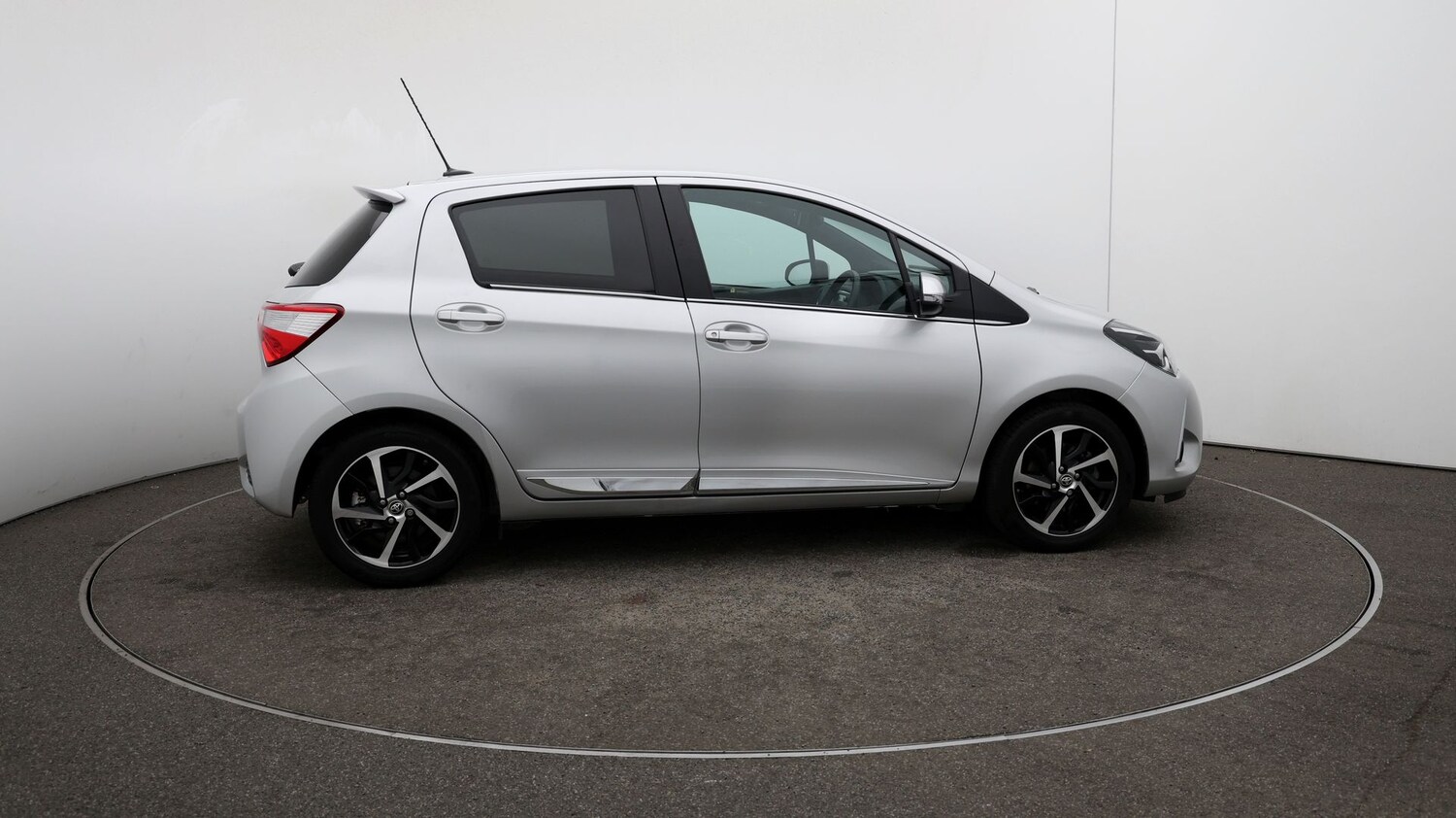 Used Toyota Yaris 2020 for sale - 76809585: Photo 42