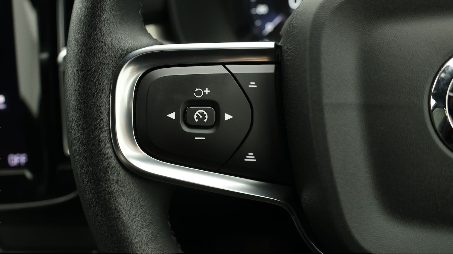 Used Volvo XC40 2022 for sale - 77182080: Photo 25