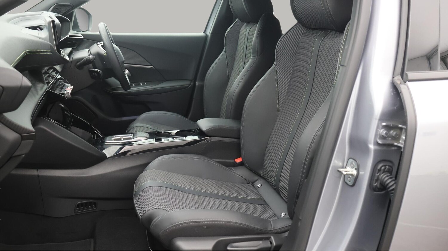 Used Peugeot 2008 2023 for sale - 76573660: Photo 15