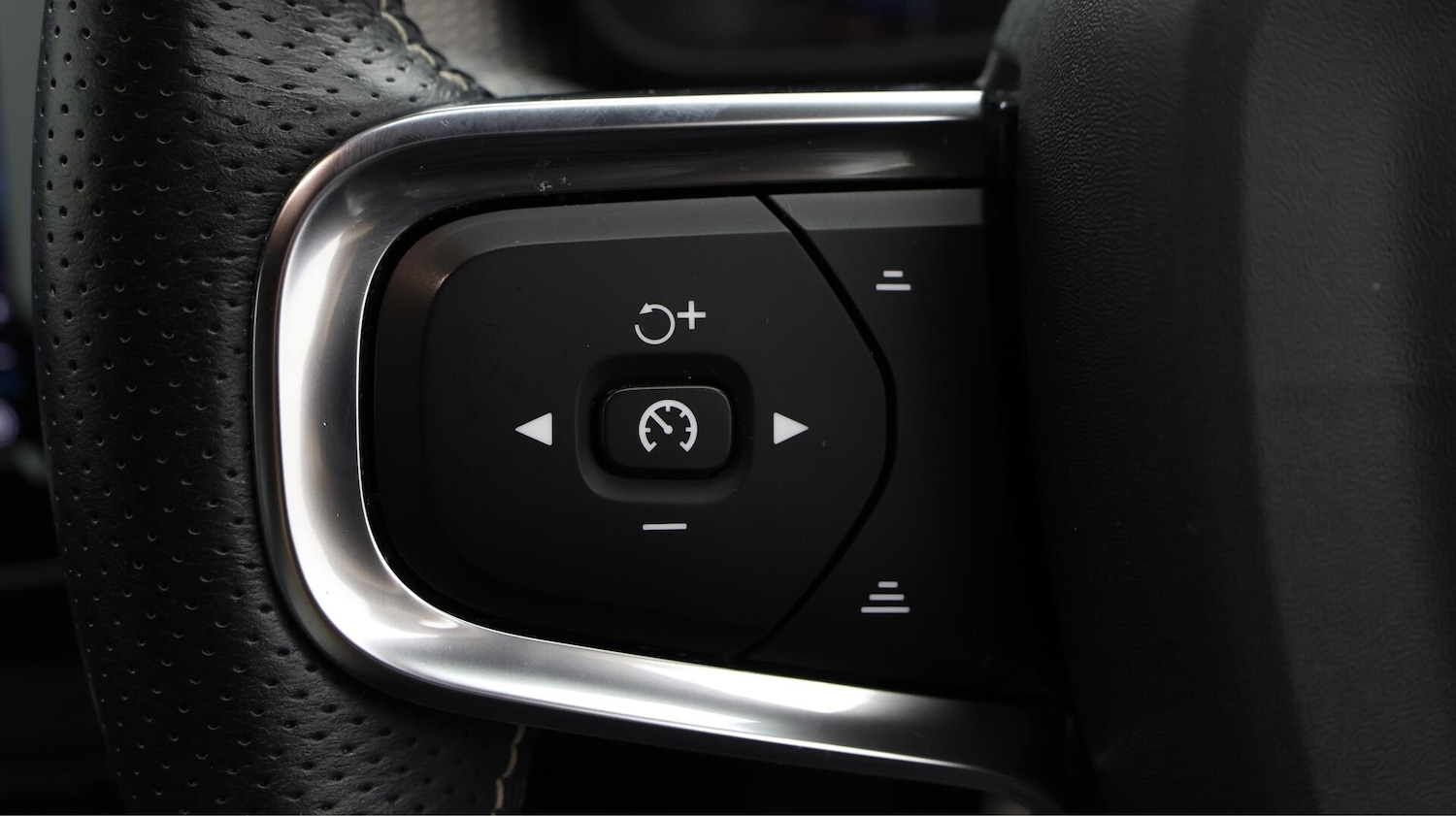 Used Volvo XC40 for sale - 76440400: Photo 24