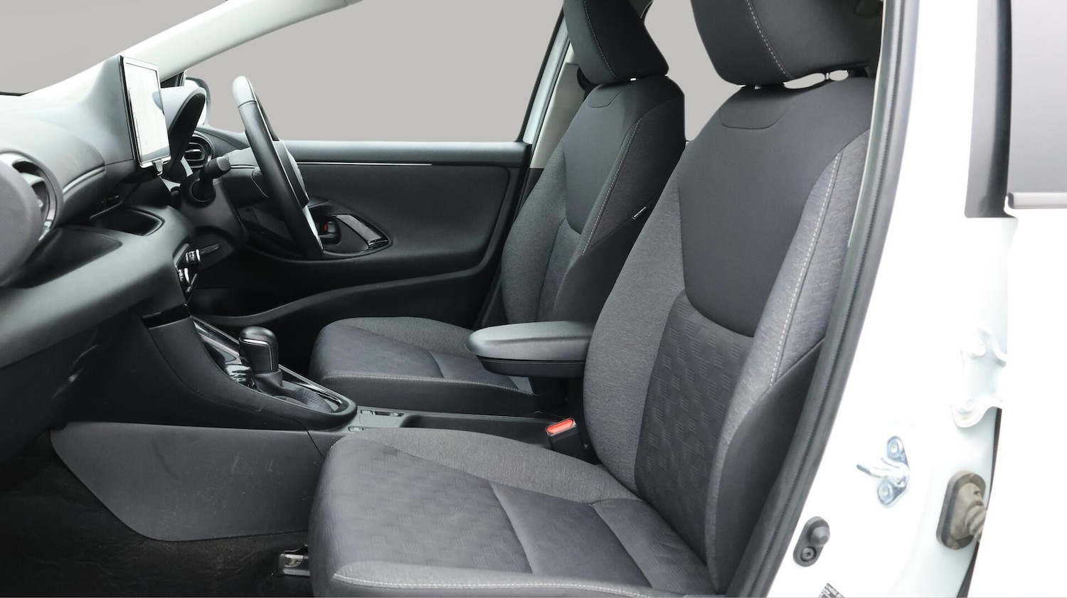 Used Toyota Yaris 2024 for sale - 76072716: Photo 15