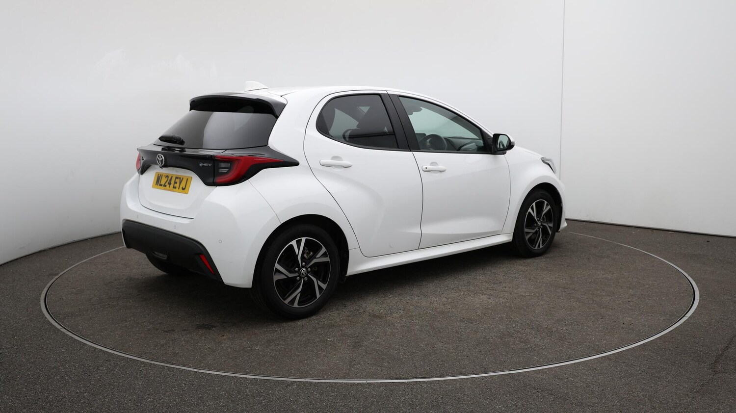 Used Toyota Yaris 2024 for sale - 76072716: Photo 53