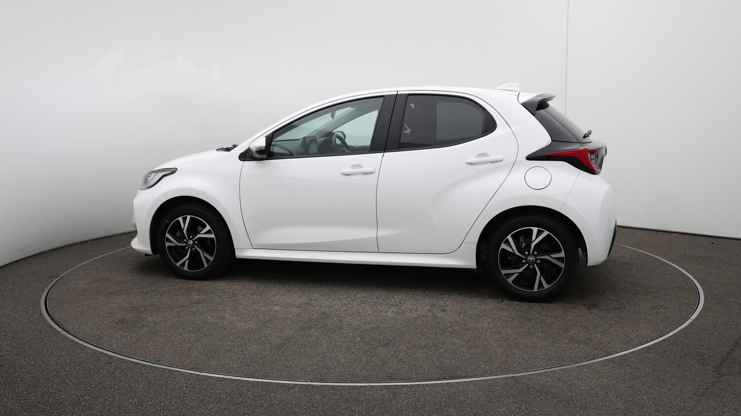 Used Toyota Yaris 2024 for sale - 76072716: Photo 58