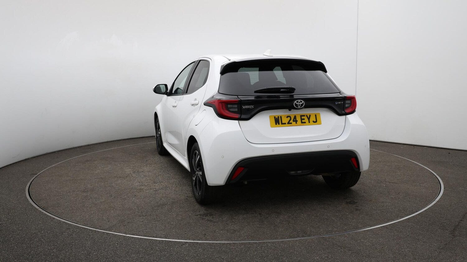 Used Toyota Yaris 2024 for sale - 76072716: Photo 60