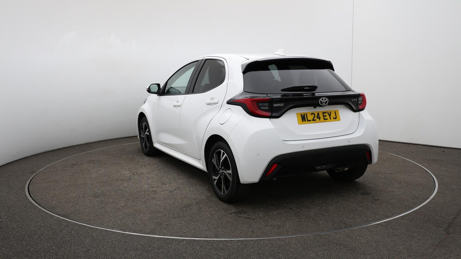 Used Toyota Yaris 2024 for sale - 76072716: Photo 61