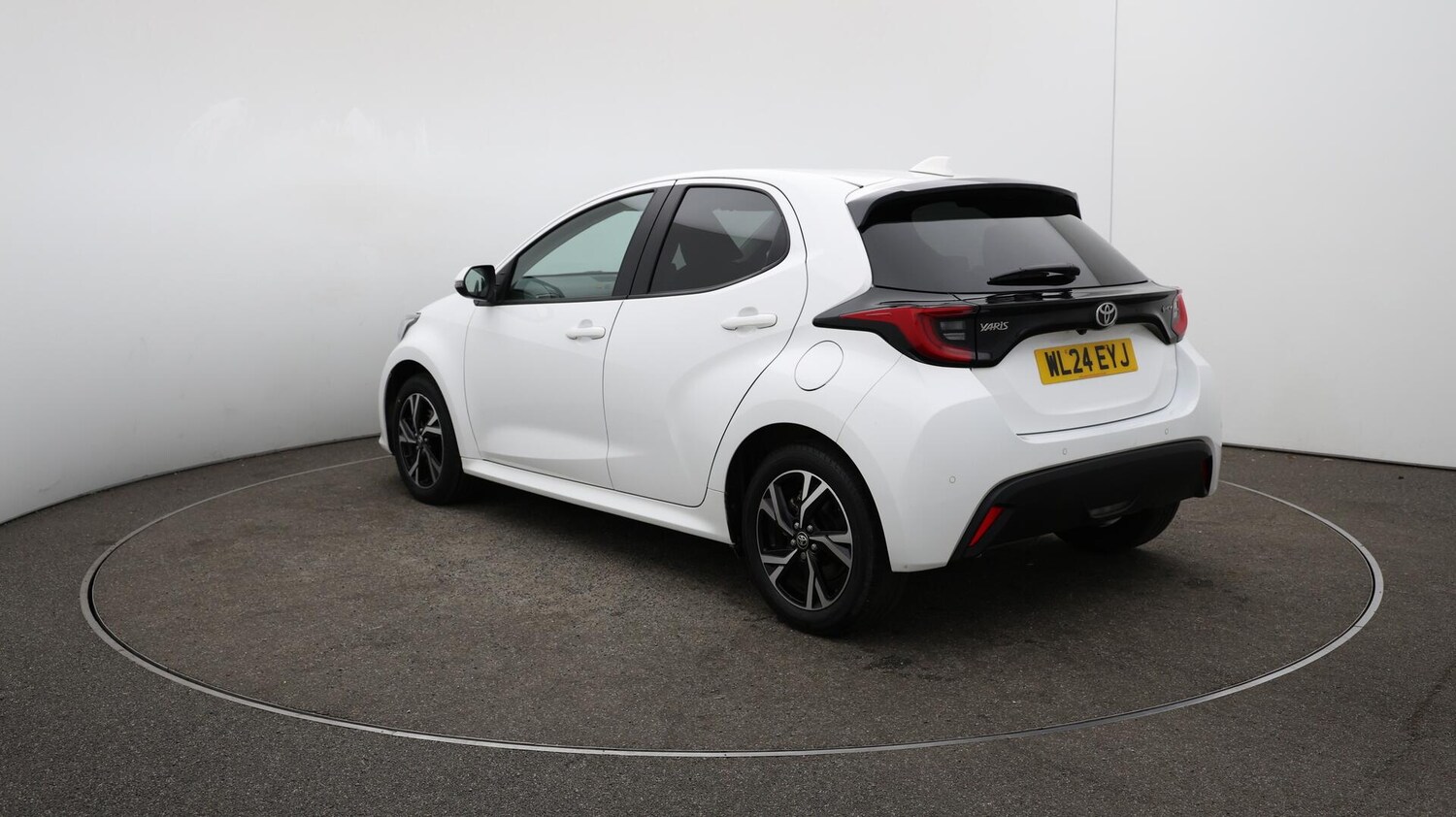 Used Toyota Yaris 2024 for sale - 76072716: Photo 62