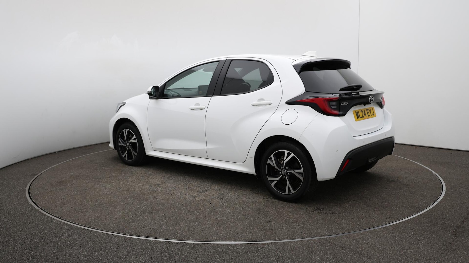 Used Toyota Yaris 2024 for sale - 76072716: Photo 63