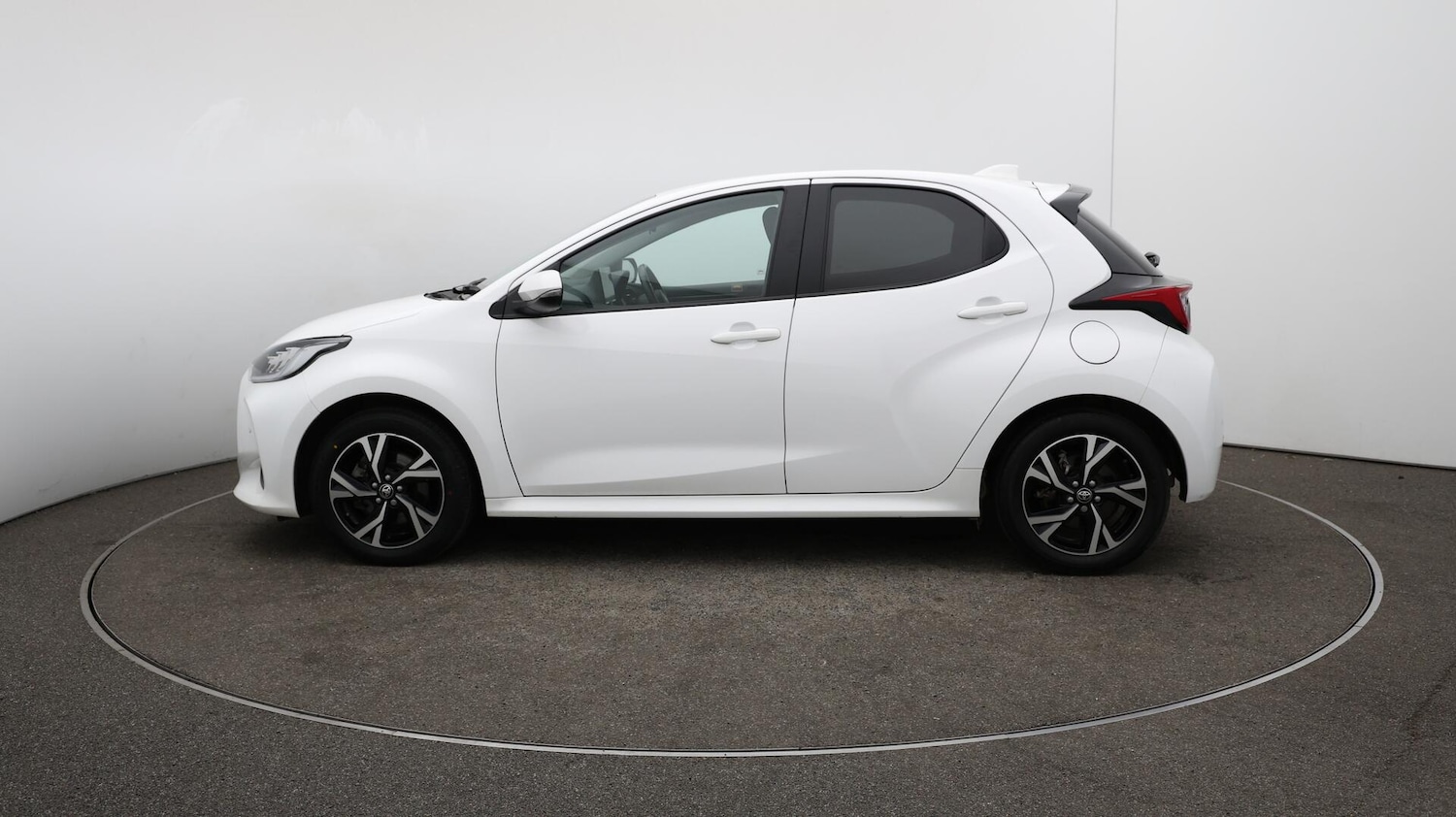 Used Toyota Yaris 2024 for sale - 76072716: Photo 64