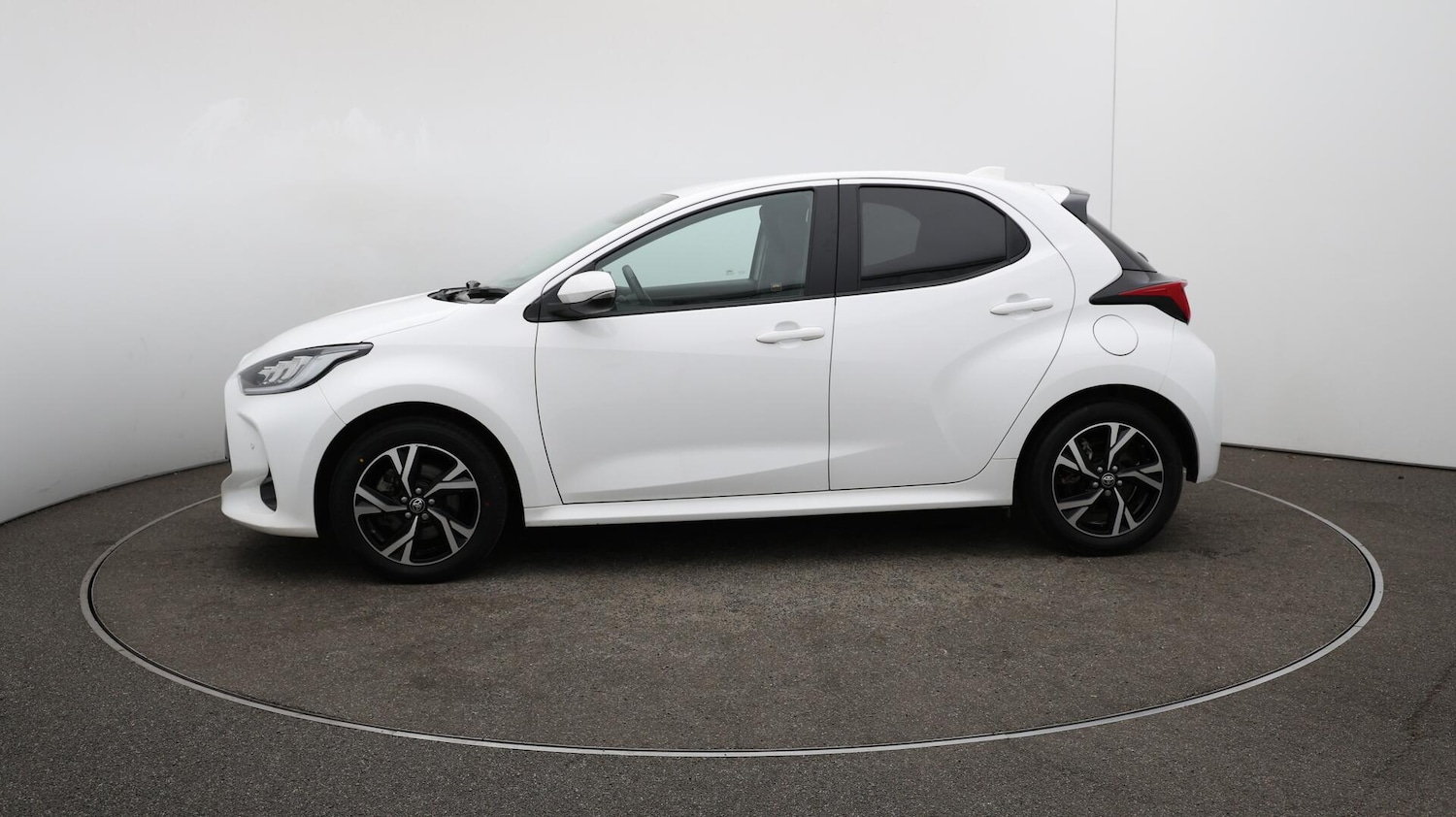 Used Toyota Yaris 2024 for sale - 76072716: Photo 65