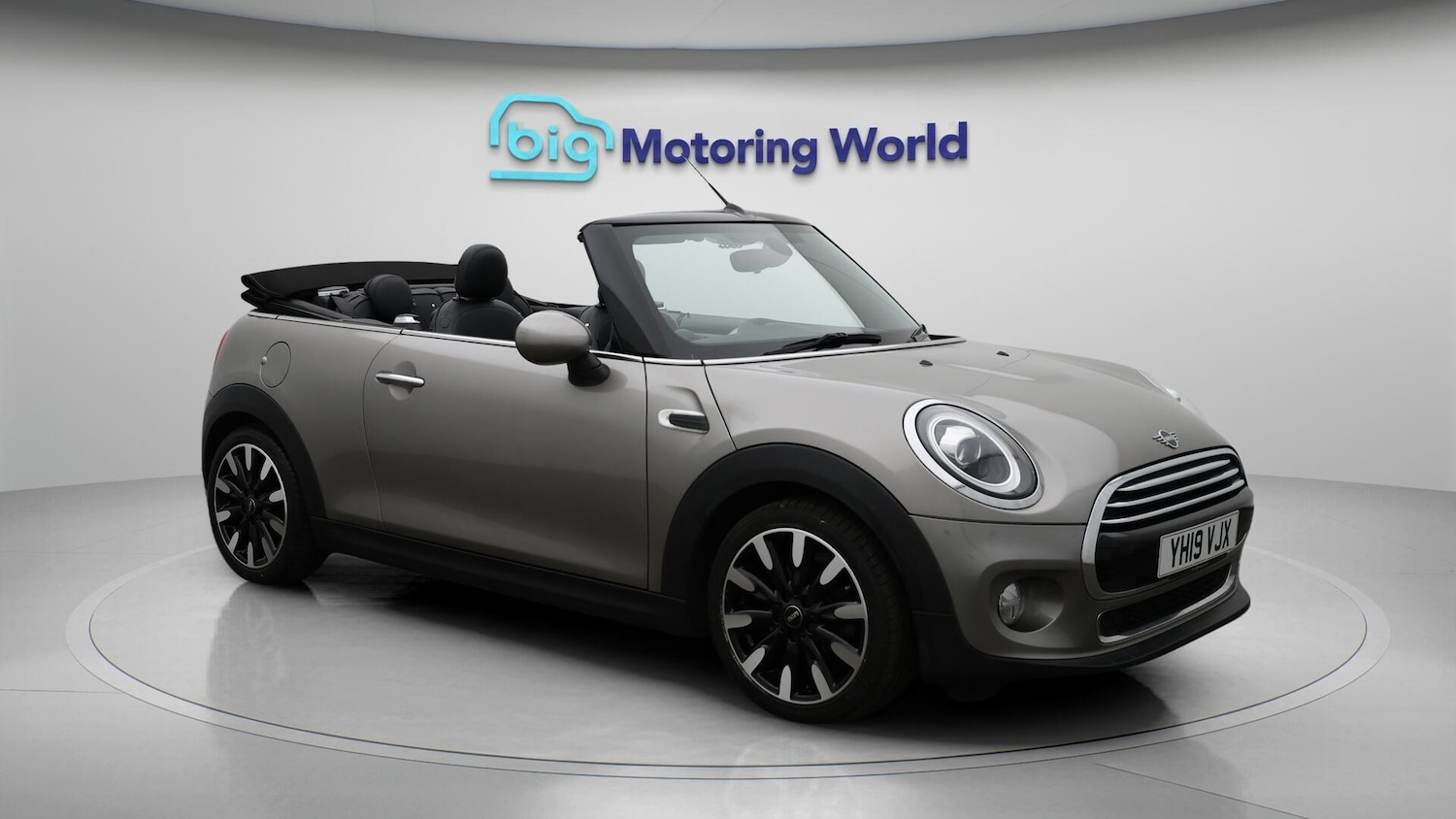 Used MINI Convertible 2019 for sale - 76200174: Photo 2