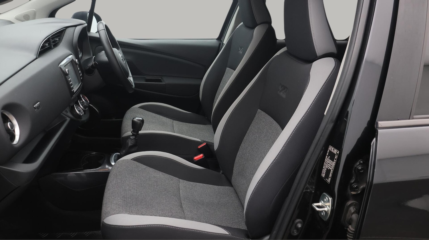 Used Toyota Yaris 2020 for sale - 76388620: Photo 15