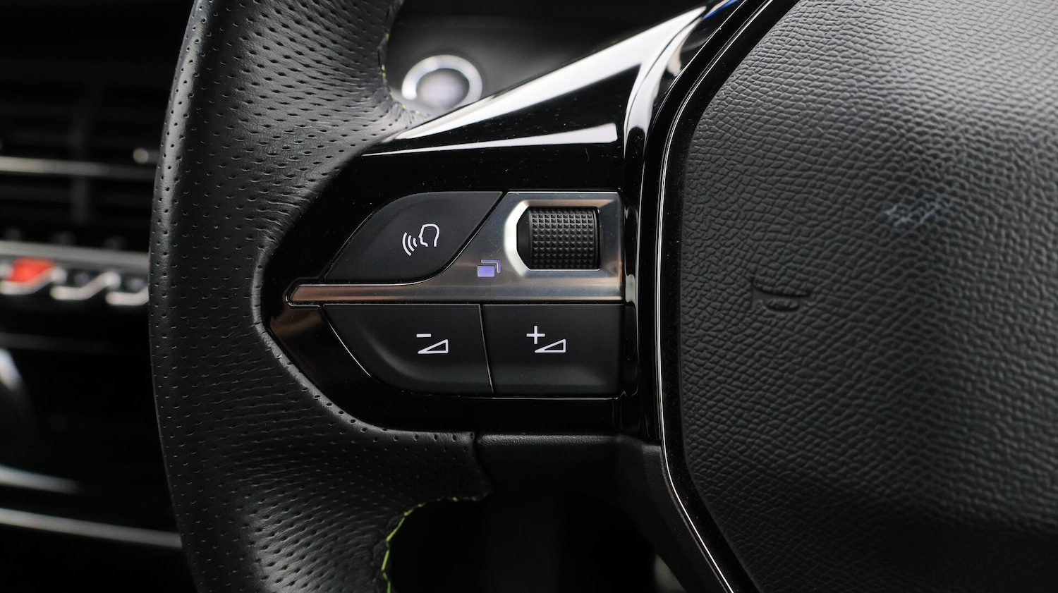 Used Peugeot E-2008 2021 for sale - 76370658: Photo 26