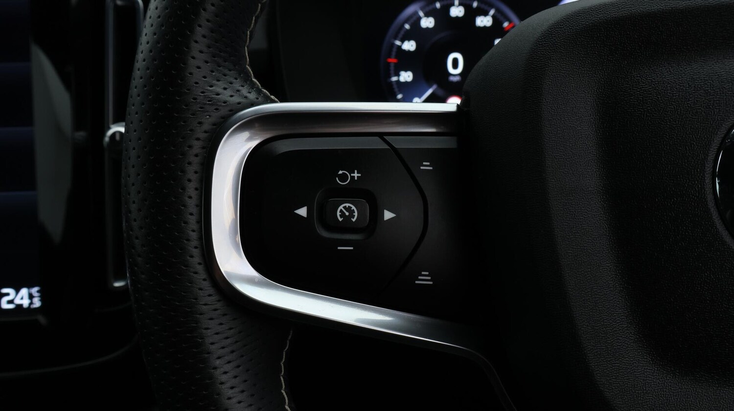 Used Volvo XC40 2021 for sale - 76473354: Photo 25