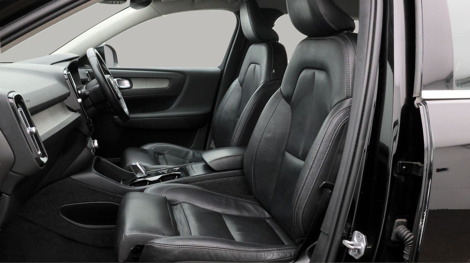 Used Volvo XC40 2021 for sale - 77662017: Photo 14