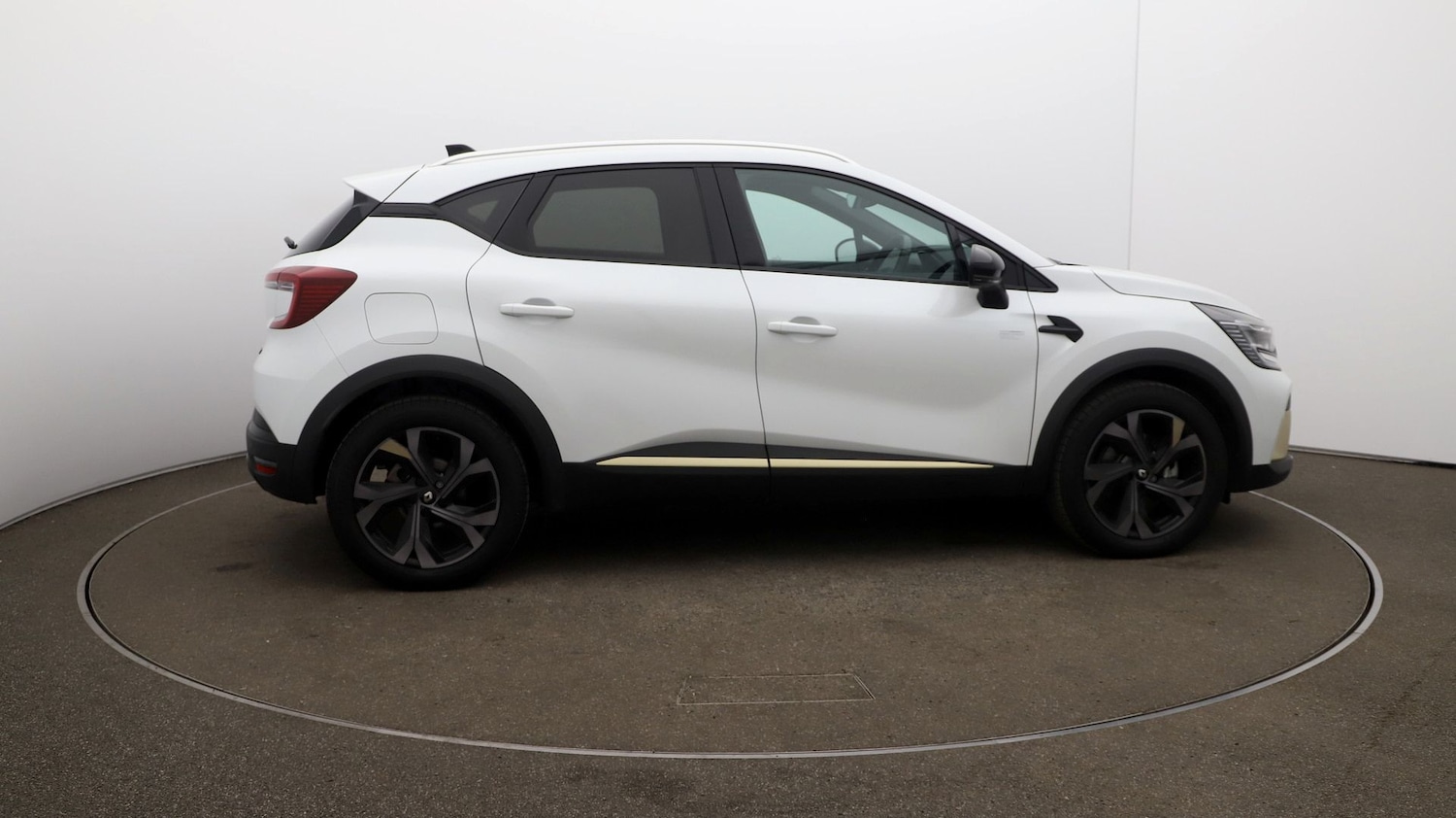 Used Renault Captur for sale - 76810786: Photo 42