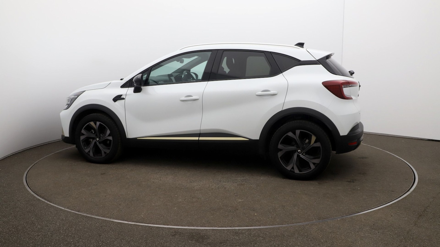 Used Renault Captur for sale - 76810786: Photo 50