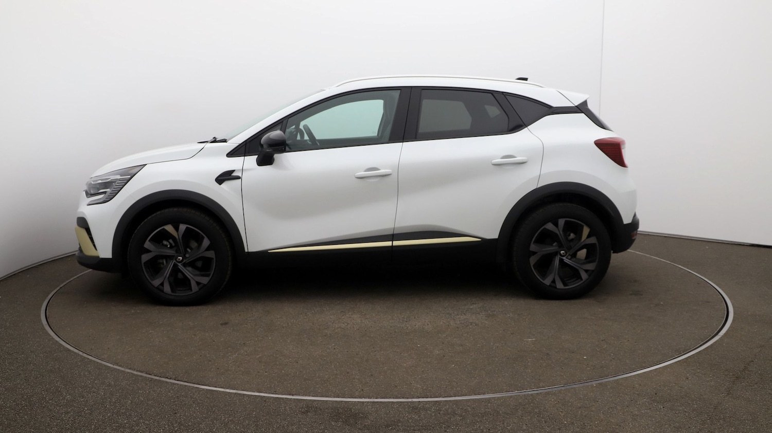 Used Renault Captur for sale - 76810786: Photo 57
