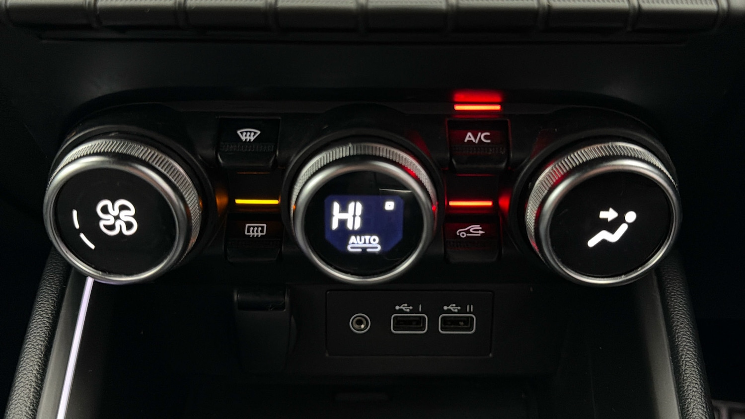 Used Renault Clio 2024 for sale - 77938338: Photo 11