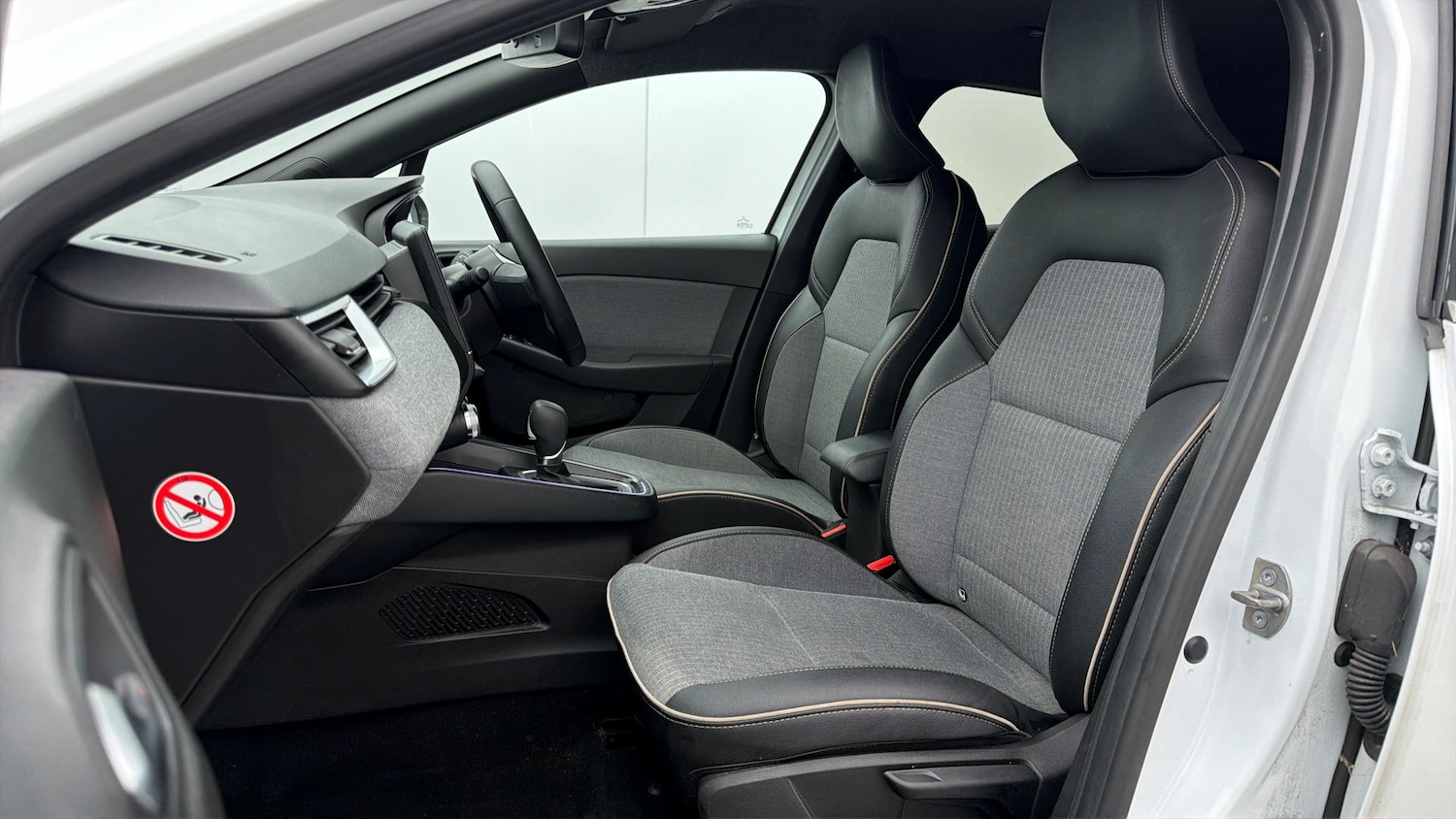 Used Renault Clio 2024 for sale - 77938338: Photo 13