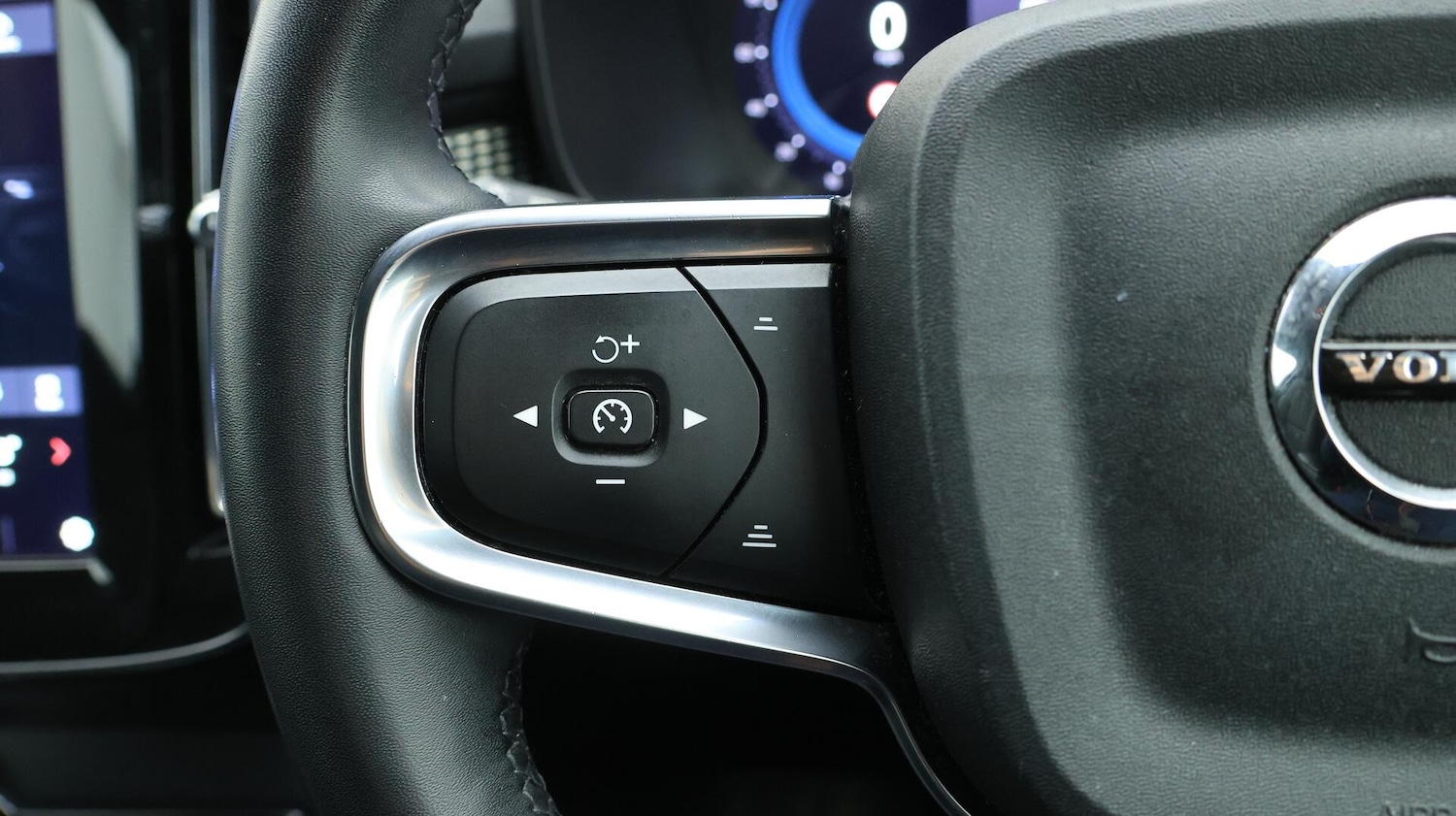 Used Volvo XC40 2021 for sale - 76084976: Photo 24